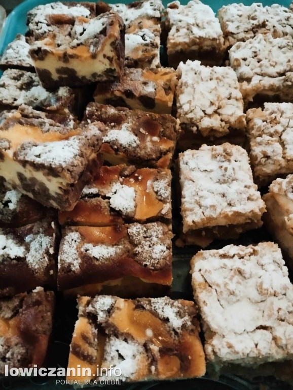 Charytatywny Kiermasz Bożonarodzeniowy w łowickiej Trójce