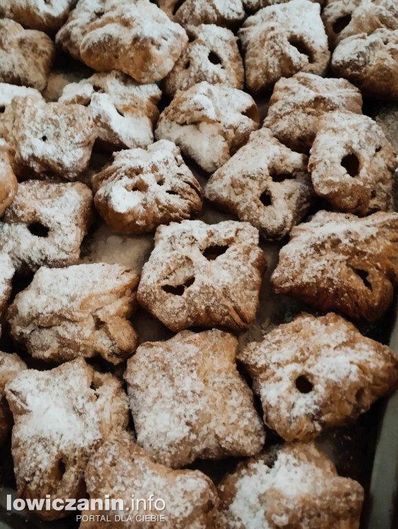 Charytatywny Kiermasz Bożonarodzeniowy w łowickiej Trójce