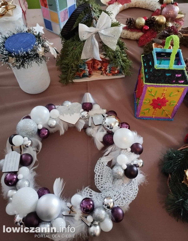 Charytatywny Kiermasz Bożonarodzeniowy w łowickiej Trójce