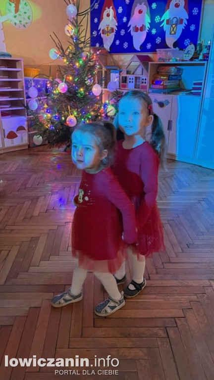 Zabawa muzyczna z Mikołajem w przedszkolu Pszczółka Maja w Łowiczu