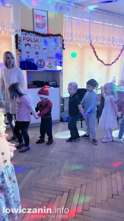 Zabawa muzyczna z Mikołajem w przedszkolu Pszczółka Maja w Łowiczu