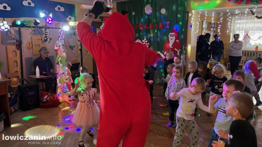 Zabawa muzyczna z Mikołajem w przedszkolu Pszczółka Maja w Łowiczu