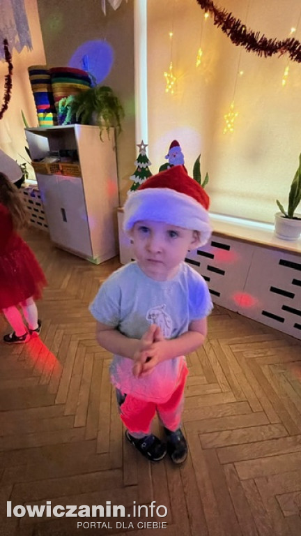 Zabawa muzyczna z Mikołajem w przedszkolu Pszczółka Maja w Łowiczu