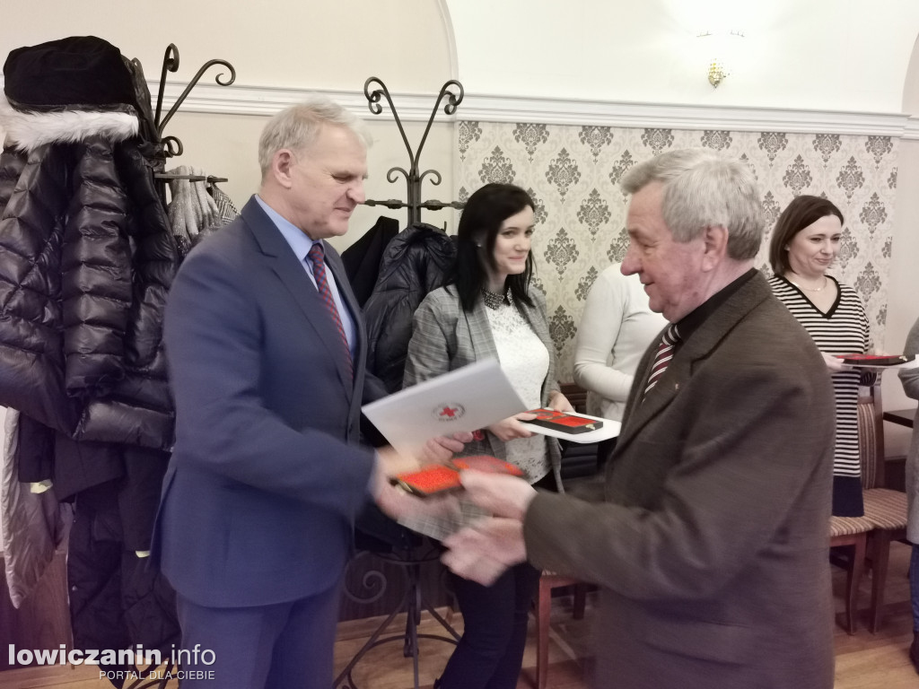 Uhonorowanie osób i instytucji wspierających PCK Łowicz