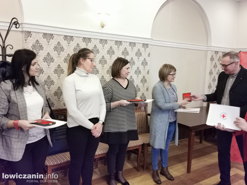 Uhonorowanie osób i instytucji wspierających PCK Łowicz