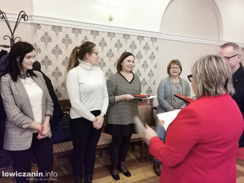Uhonorowanie osób i instytucji wspierających PCK Łowicz