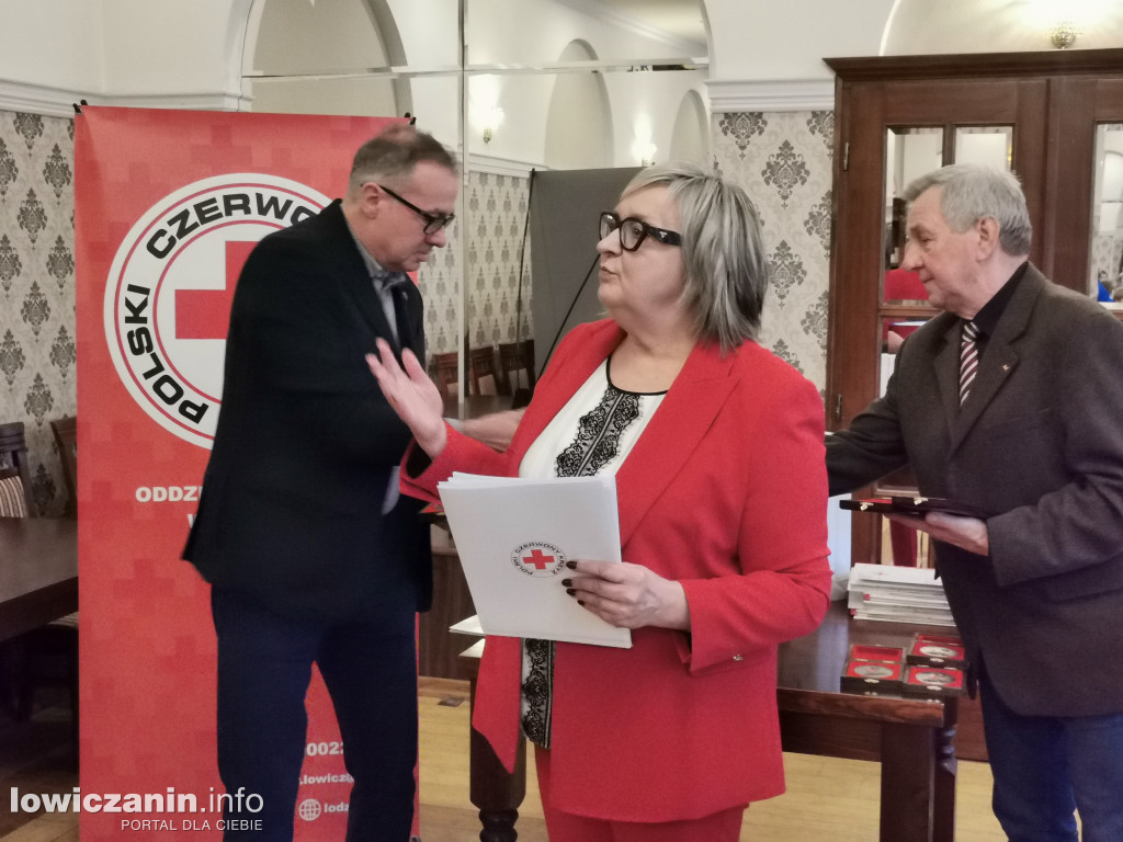 Uhonorowanie osób i instytucji wspierających PCK Łowicz