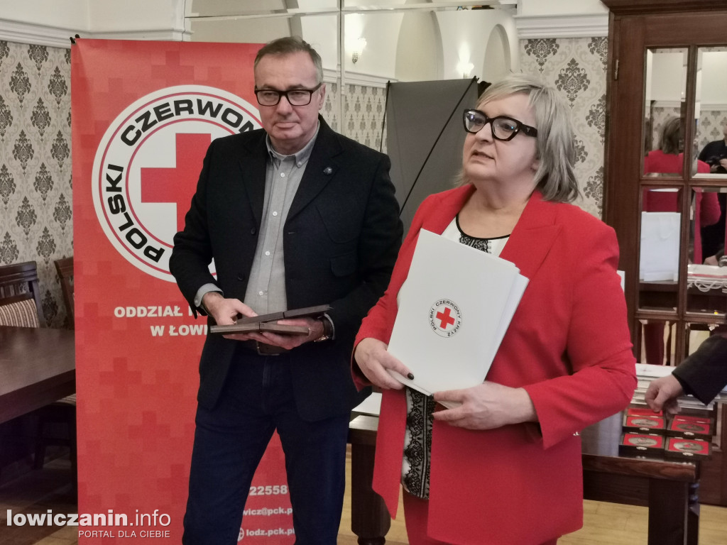 Uhonorowanie osób i instytucji wspierających PCK Łowicz