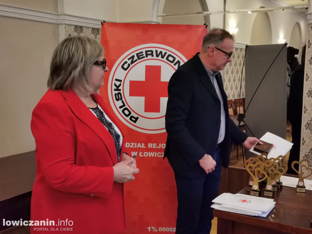 Uhonorowanie osób i instytucji wspierających PCK Łowicz