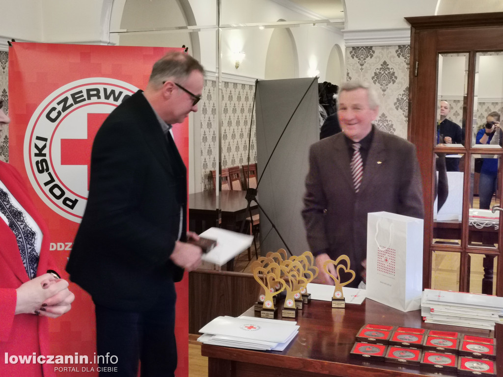Uhonorowanie osób i instytucji wspierających PCK Łowicz