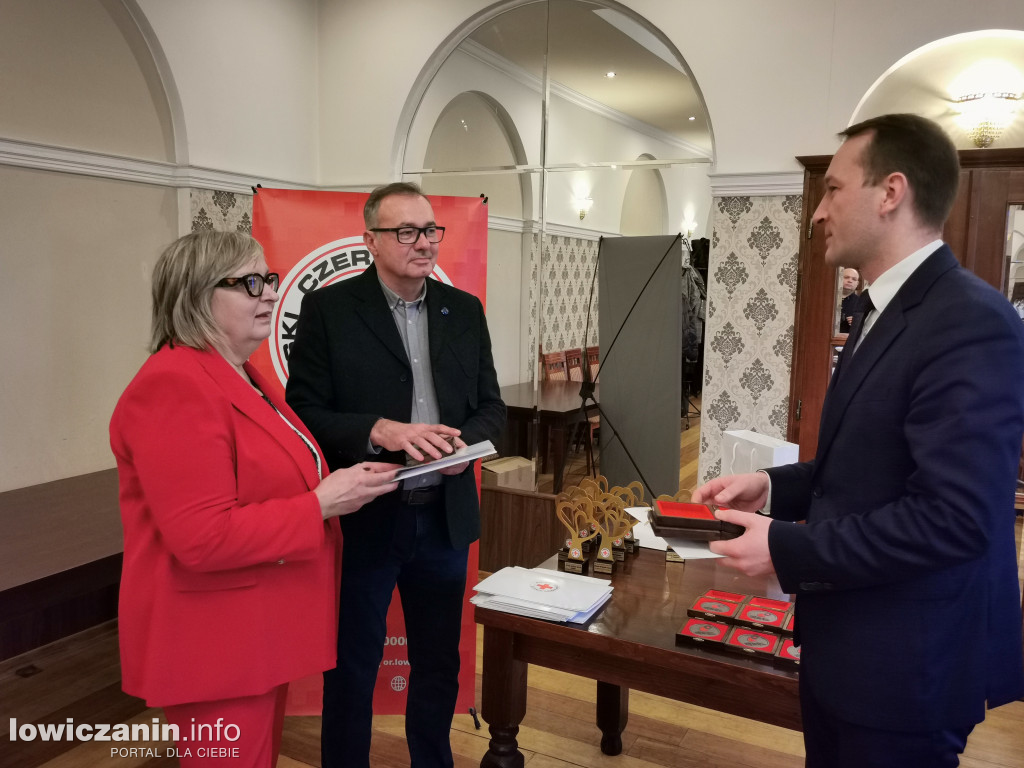 Uhonorowanie osób i instytucji wspierających PCK Łowicz