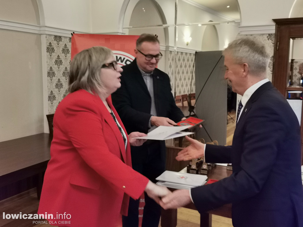 Uhonorowanie osób i instytucji wspierających PCK Łowicz