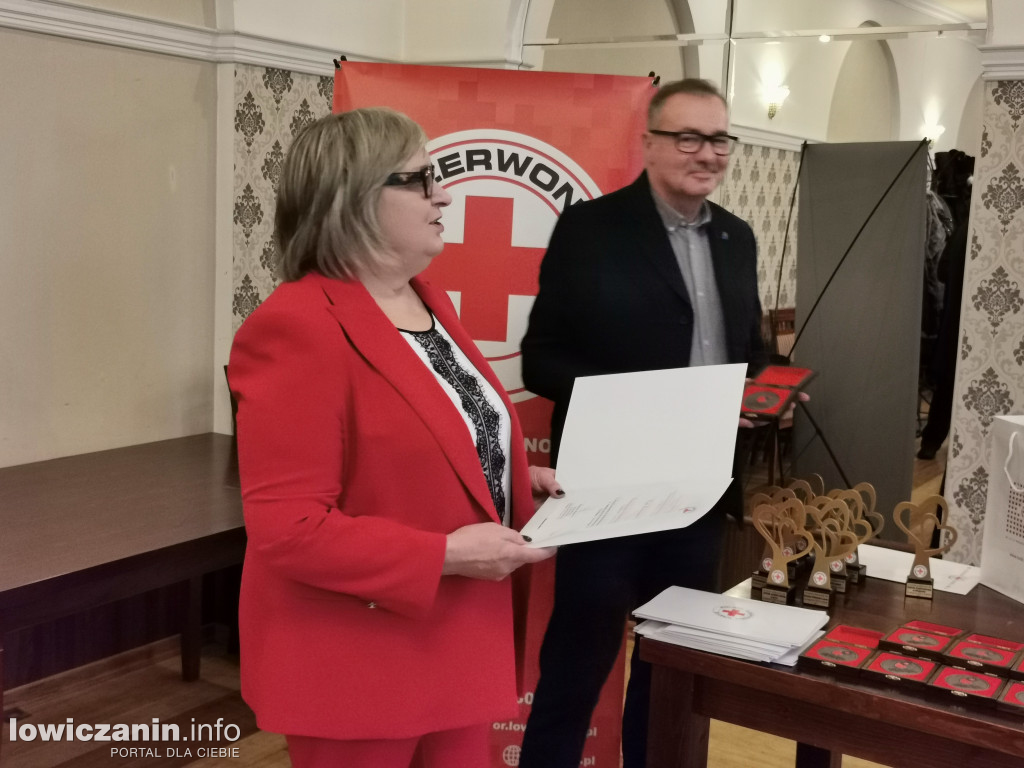 Uhonorowanie osób i instytucji wspierających PCK Łowicz