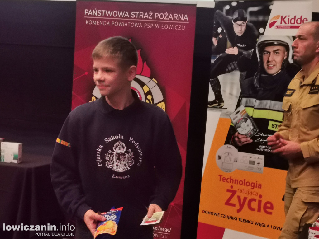 Strażacy na spotkaniu z dziećmi w kinie Fenix