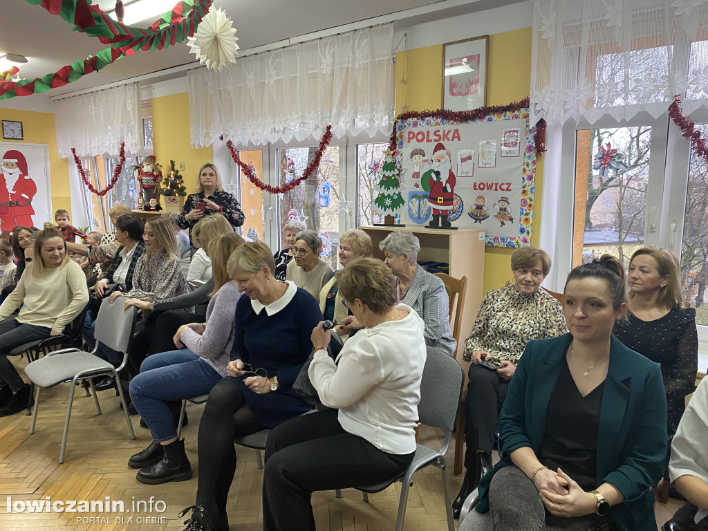 Koncert Bożonarodzeniowy w Przedszkolu nr. 3  Pszczółka Maja