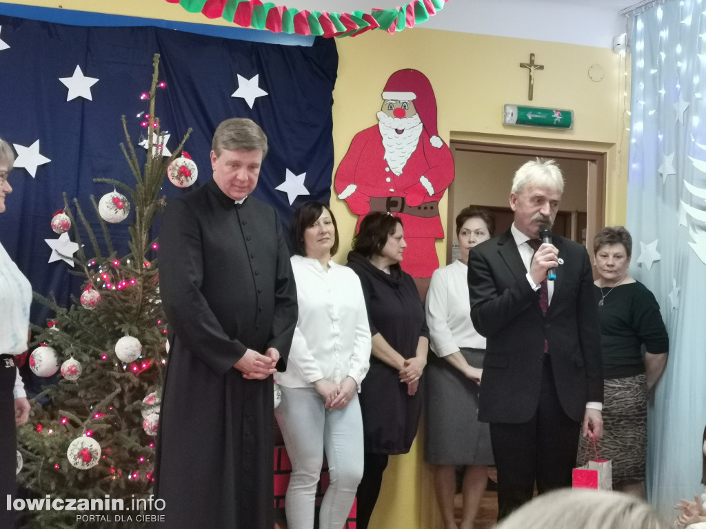 Koncert Bożonarodzeniowy w Przedszkolu nr. 3  Pszczółka Maja