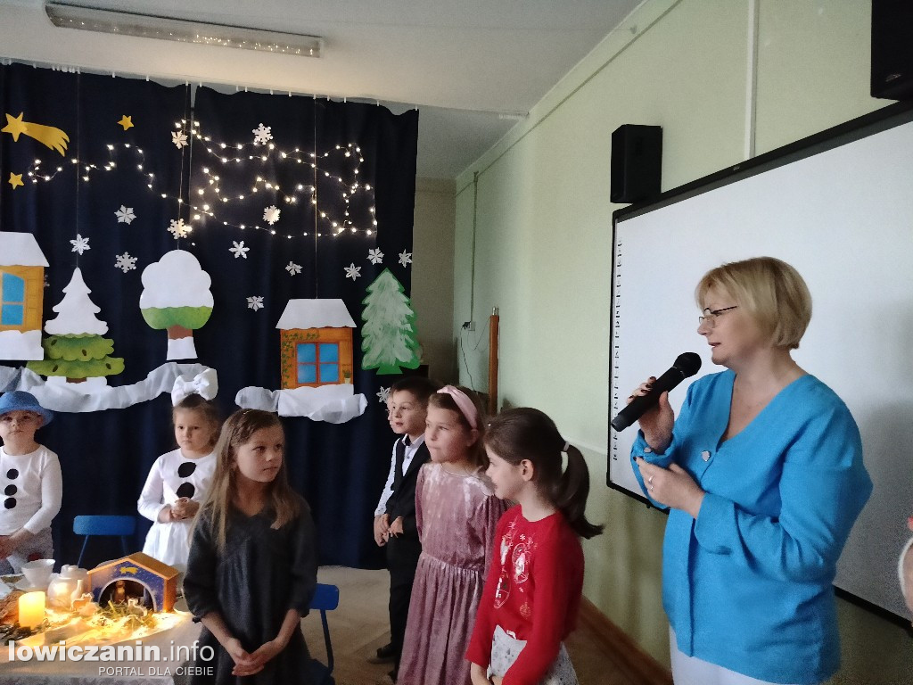 Przedstawienie bożonarodzeniowe w przedszkolu Stokrotka w Łowiczu