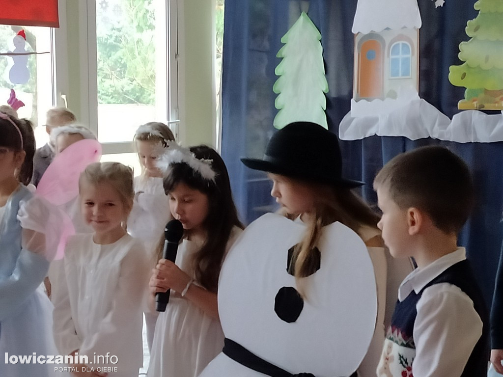 Przedstawienie bożonarodzeniowe w przedszkolu Stokrotka w Łowiczu