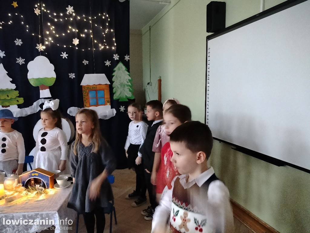 Przedstawienie bożonarodzeniowe w przedszkolu Stokrotka w Łowiczu