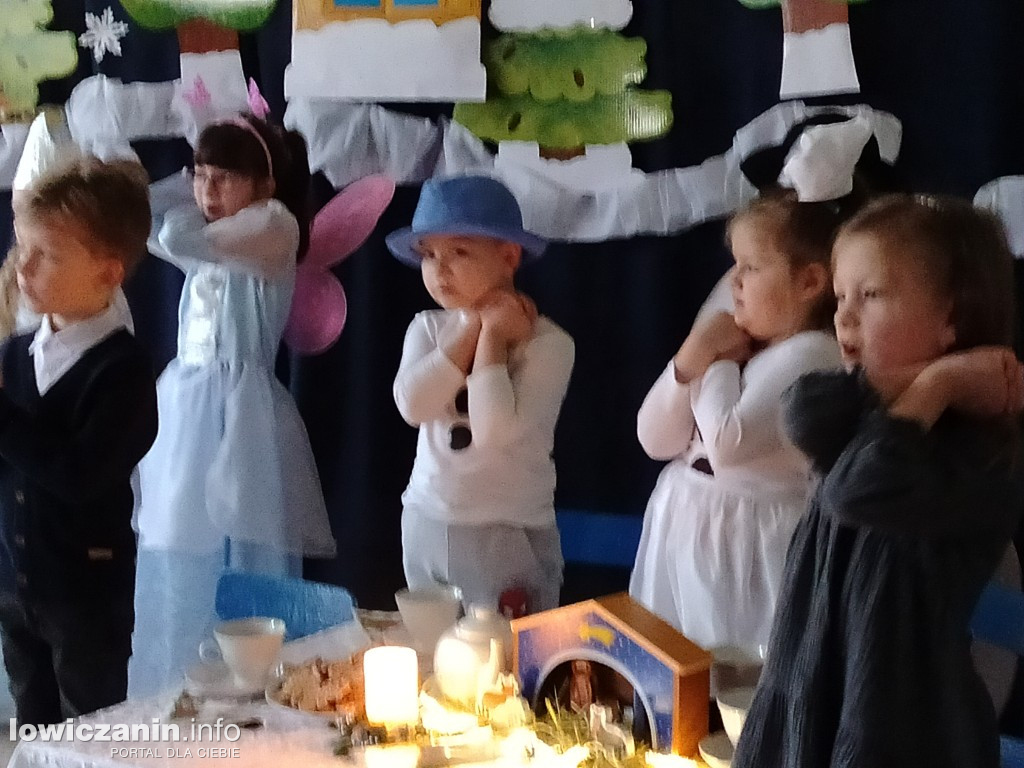 Przedstawienie bożonarodzeniowe w przedszkolu Stokrotka w Łowiczu