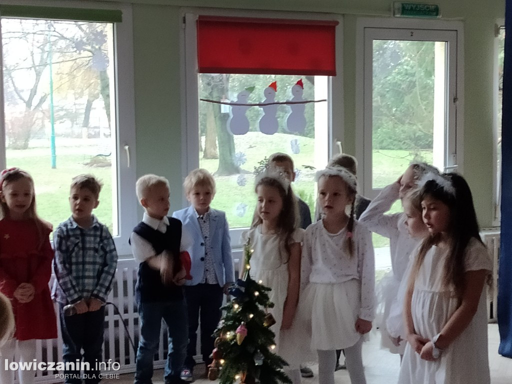 Przedstawienie bożonarodzeniowe w przedszkolu Stokrotka w Łowiczu