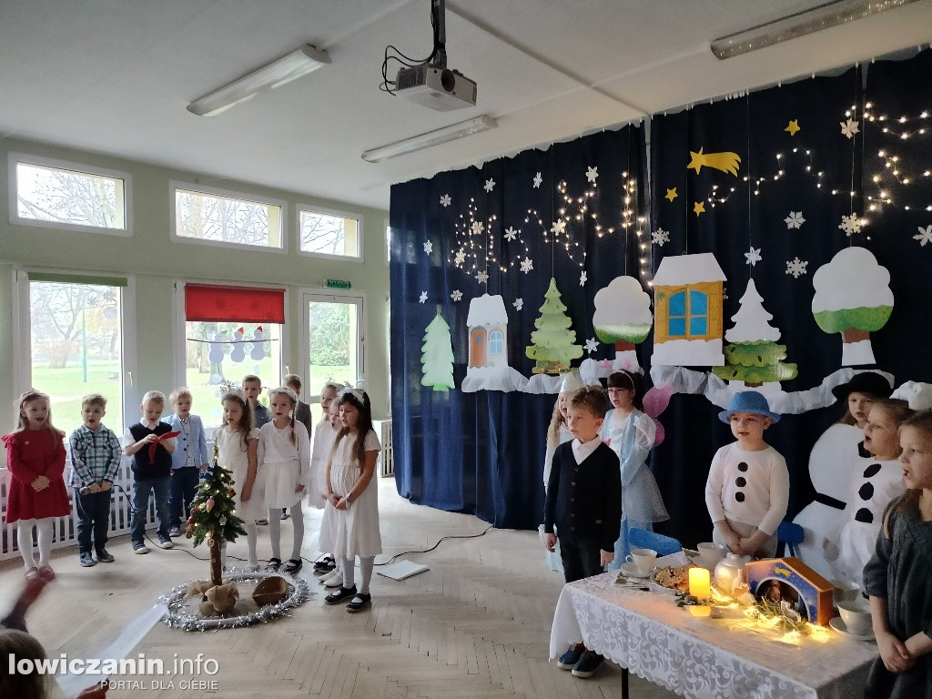 Przedstawienie bożonarodzeniowe w przedszkolu Stokrotka w Łowiczu