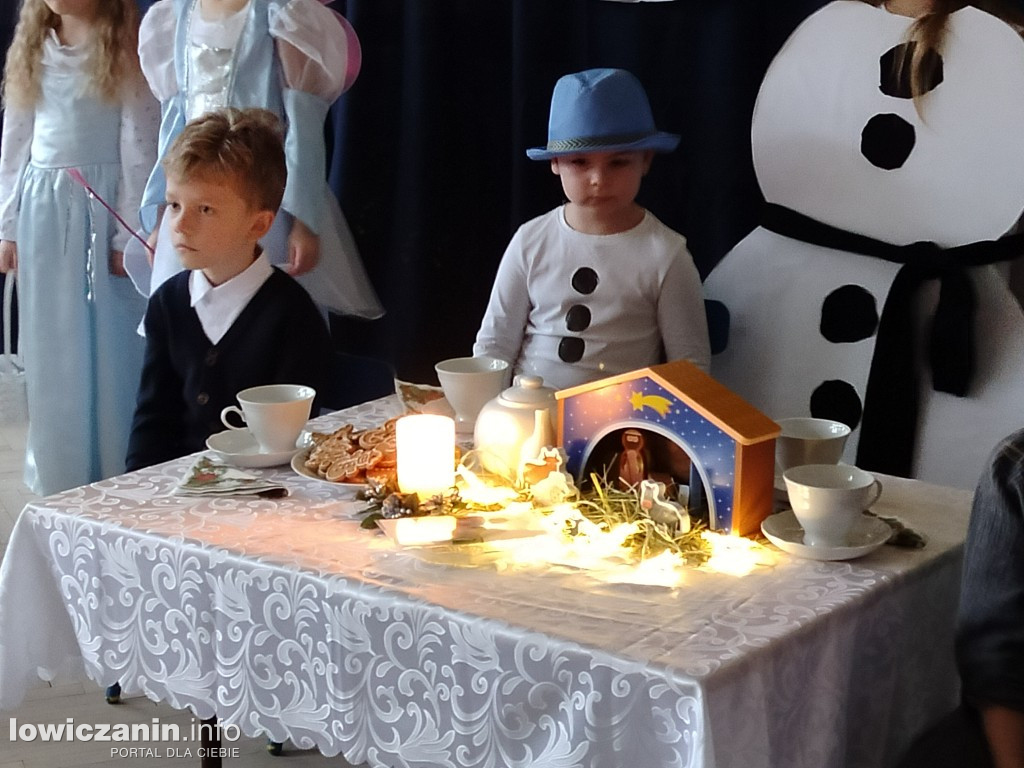 Przedstawienie bożonarodzeniowe w przedszkolu Stokrotka w Łowiczu