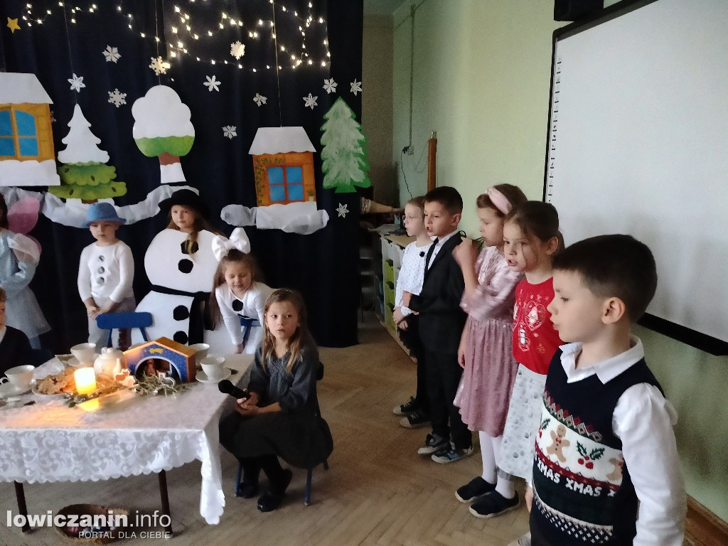 Przedstawienie bożonarodzeniowe w przedszkolu Stokrotka w Łowiczu