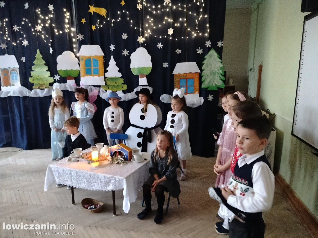 Przedstawienie bożonarodzeniowe w przedszkolu Stokrotka w Łowiczu