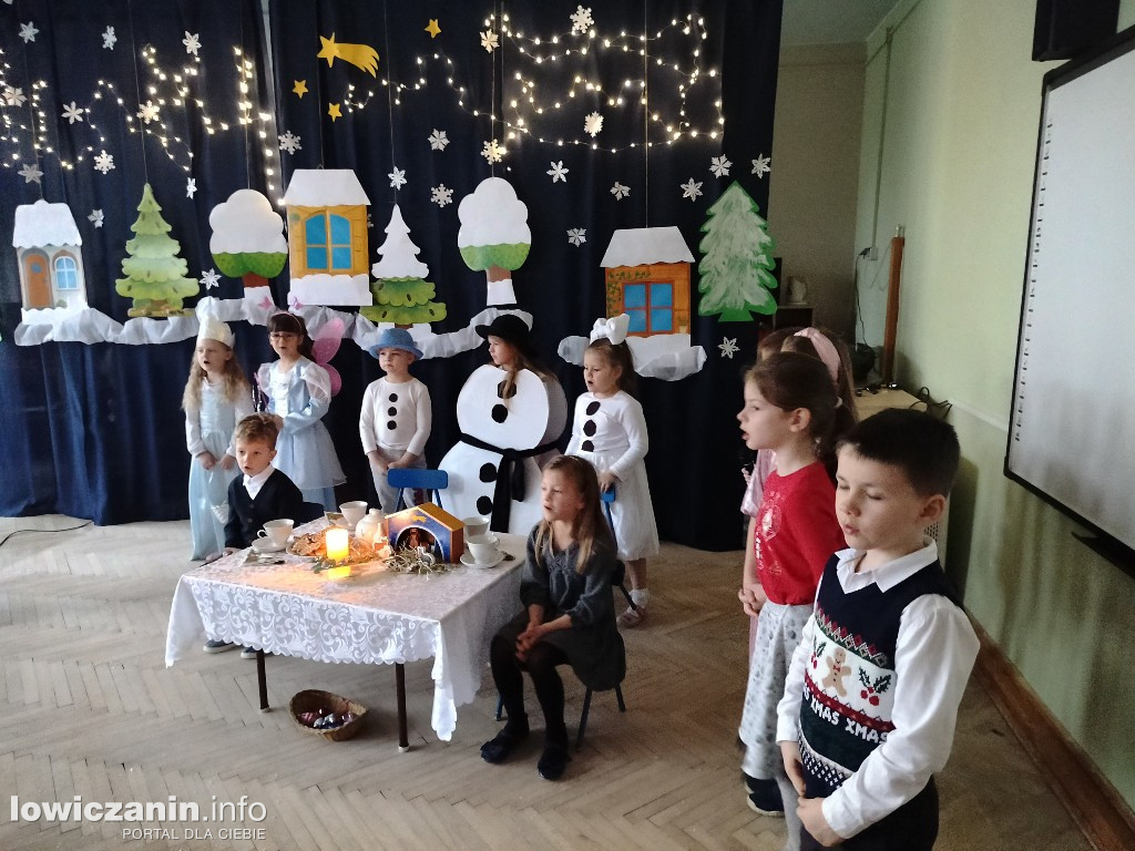 Przedstawienie bożonarodzeniowe w przedszkolu Stokrotka w Łowiczu