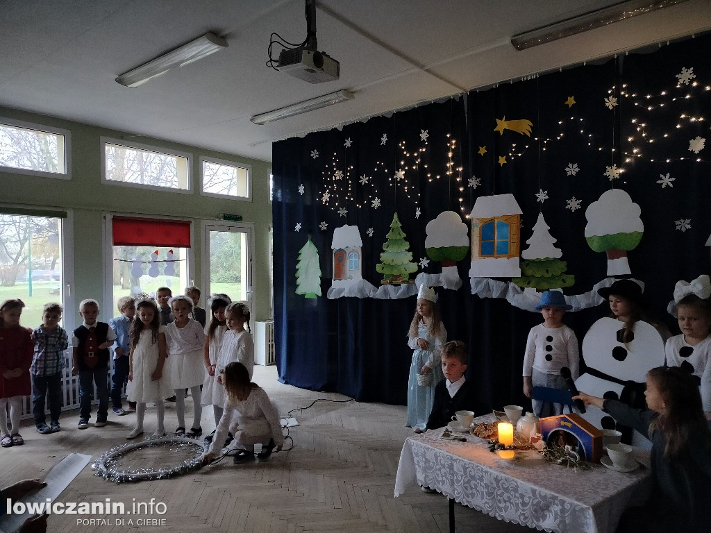 Przedstawienie bożonarodzeniowe w przedszkolu Stokrotka w Łowiczu