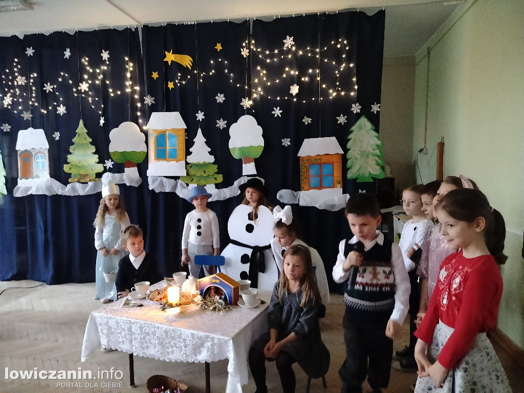 Przedstawienie bożonarodzeniowe w przedszkolu Stokrotka w Łowiczu