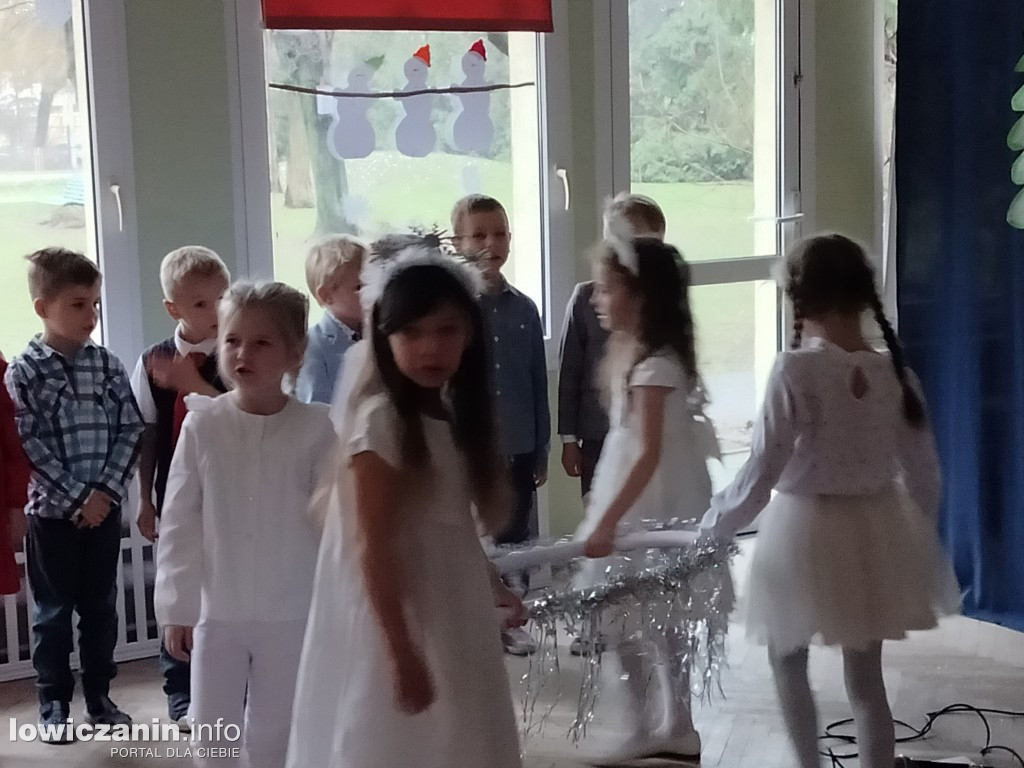 Przedstawienie bożonarodzeniowe w przedszkolu Stokrotka w Łowiczu