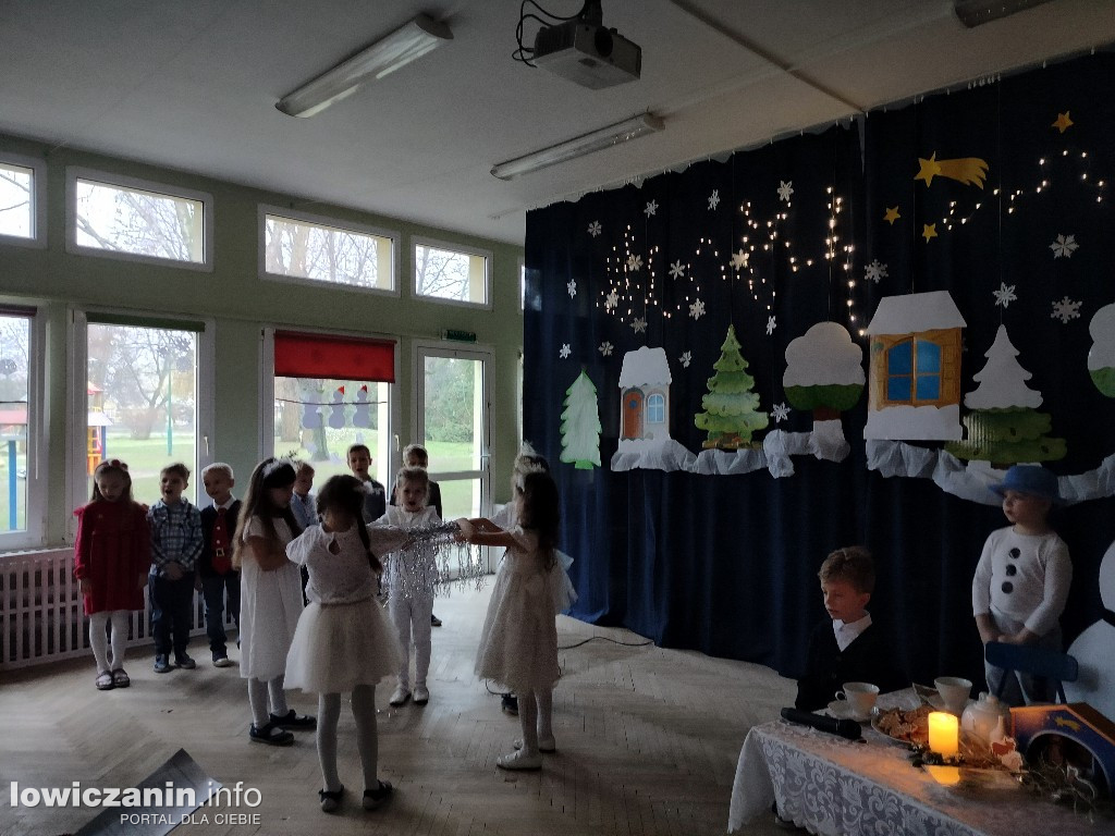 Przedstawienie bożonarodzeniowe w przedszkolu Stokrotka w Łowiczu