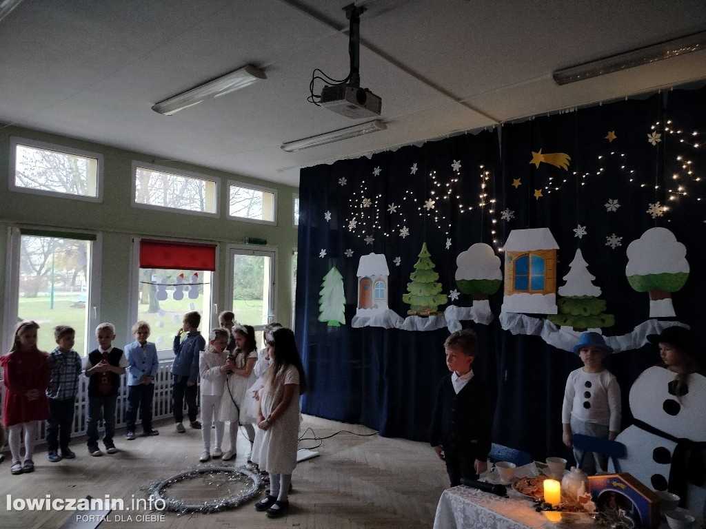 Przedstawienie bożonarodzeniowe w przedszkolu Stokrotka w Łowiczu