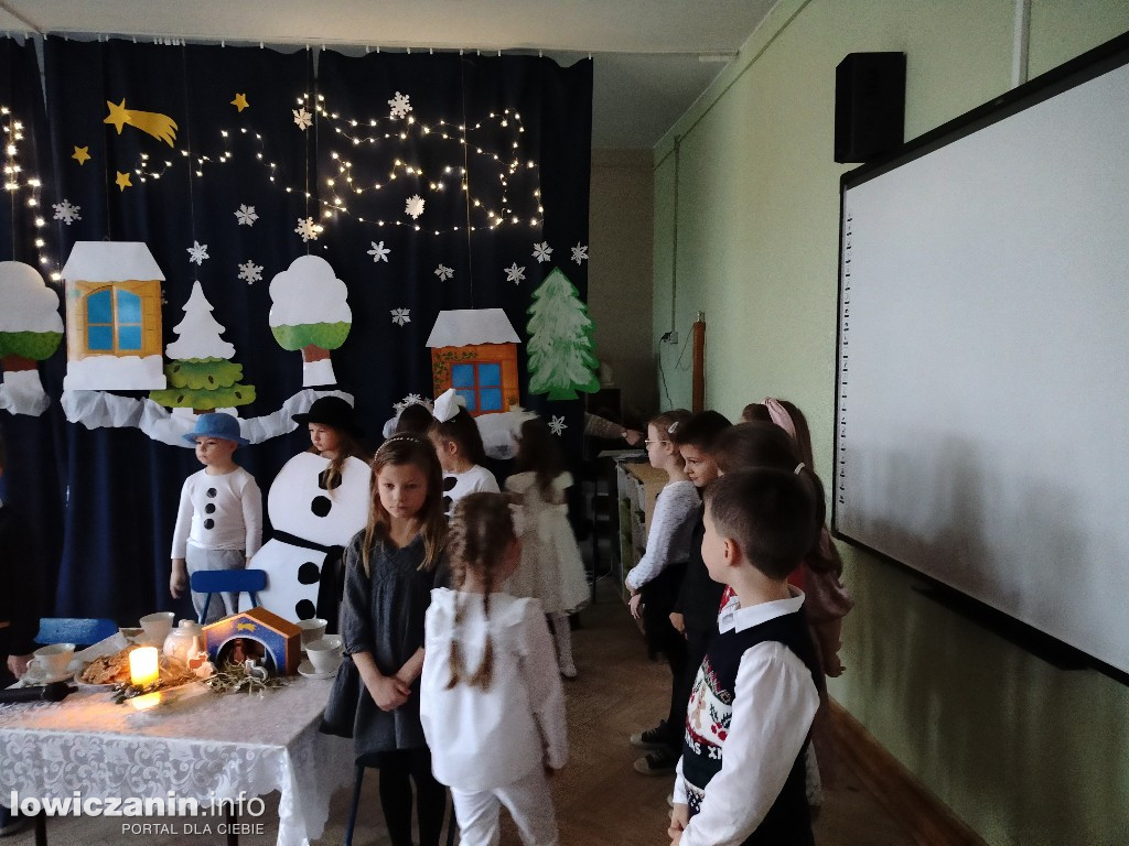 Przedstawienie bożonarodzeniowe w przedszkolu Stokrotka w Łowiczu