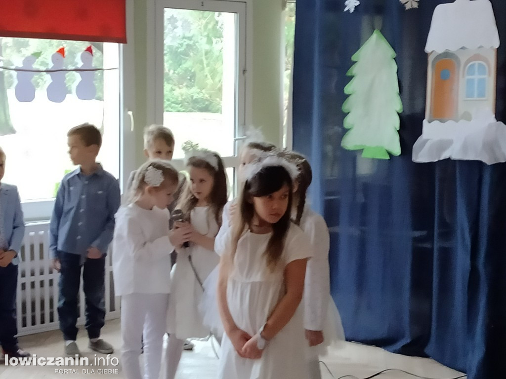 Przedstawienie bożonarodzeniowe w przedszkolu Stokrotka w Łowiczu