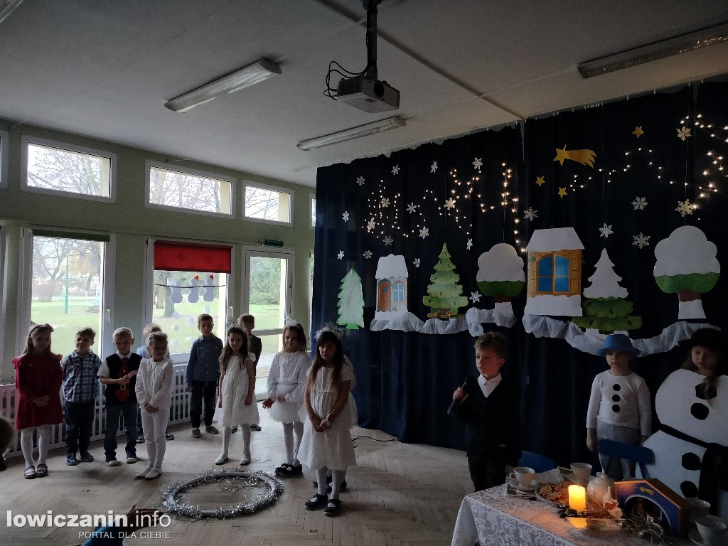 Przedstawienie bożonarodzeniowe w przedszkolu Stokrotka w Łowiczu