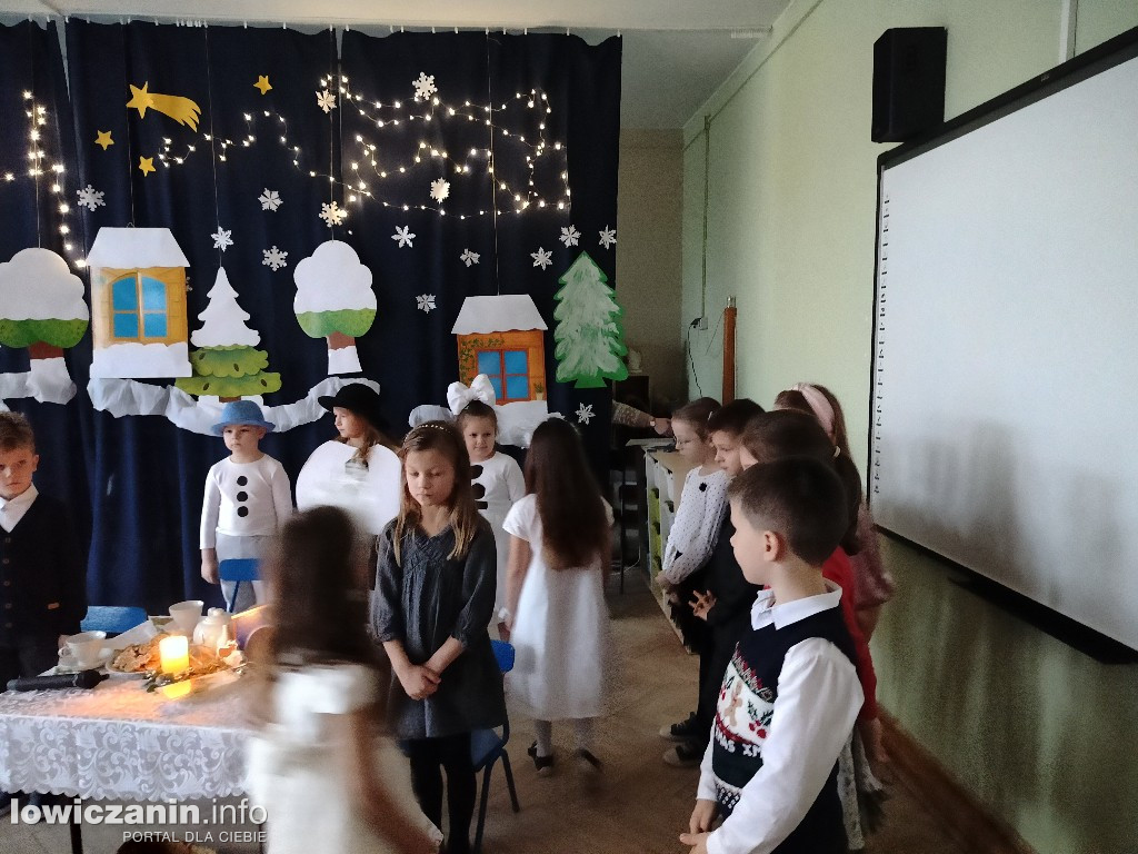 Przedstawienie bożonarodzeniowe w przedszkolu Stokrotka w Łowiczu