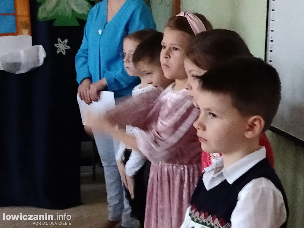 Przedstawienie bożonarodzeniowe w przedszkolu Stokrotka w Łowiczu