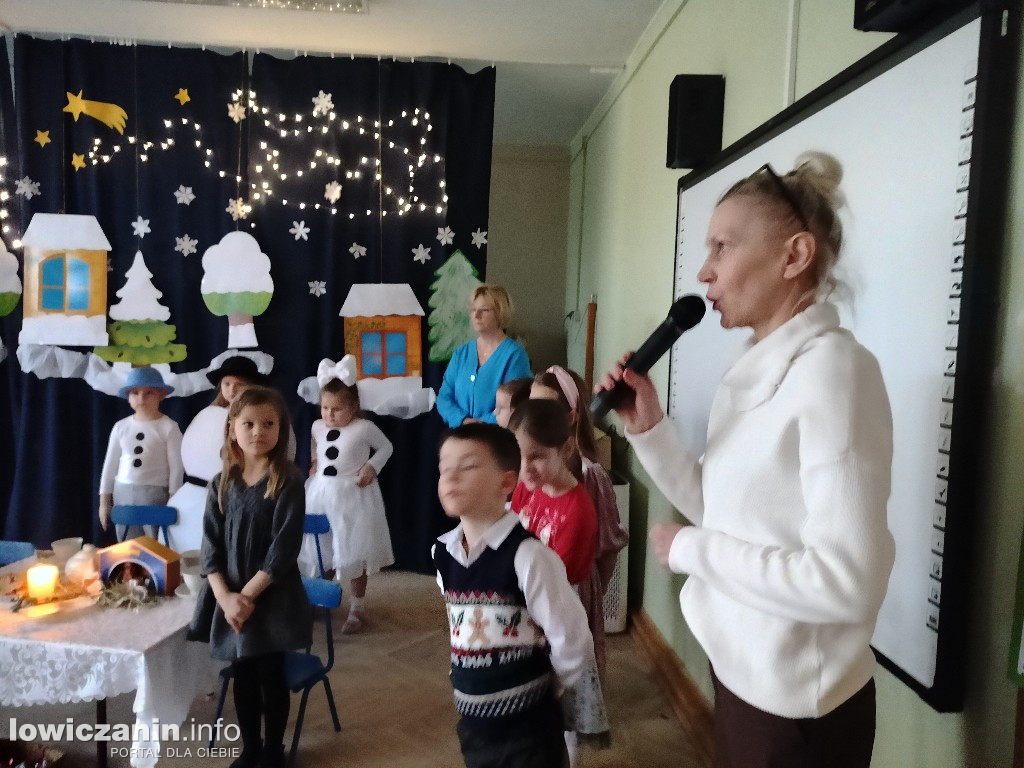 Przedstawienie bożonarodzeniowe w przedszkolu Stokrotka w Łowiczu