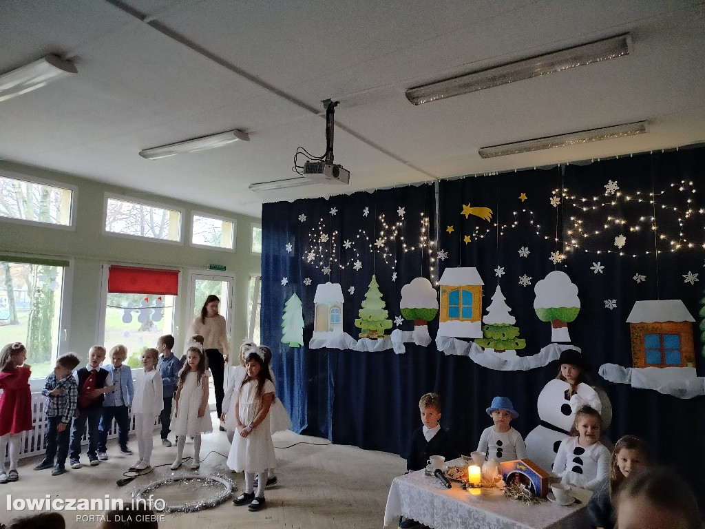 Przedstawienie bożonarodzeniowe w przedszkolu Stokrotka w Łowiczu