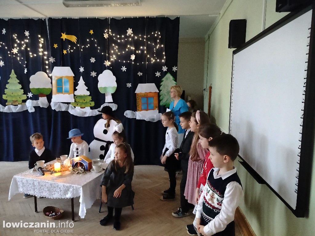Przedstawienie bożonarodzeniowe w przedszkolu Stokrotka w Łowiczu