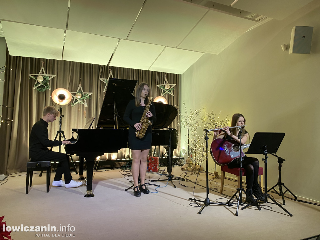 Spotkanie wigilijne w Sannikach i koncert laureatów ,,Pałacowego kolędowania”