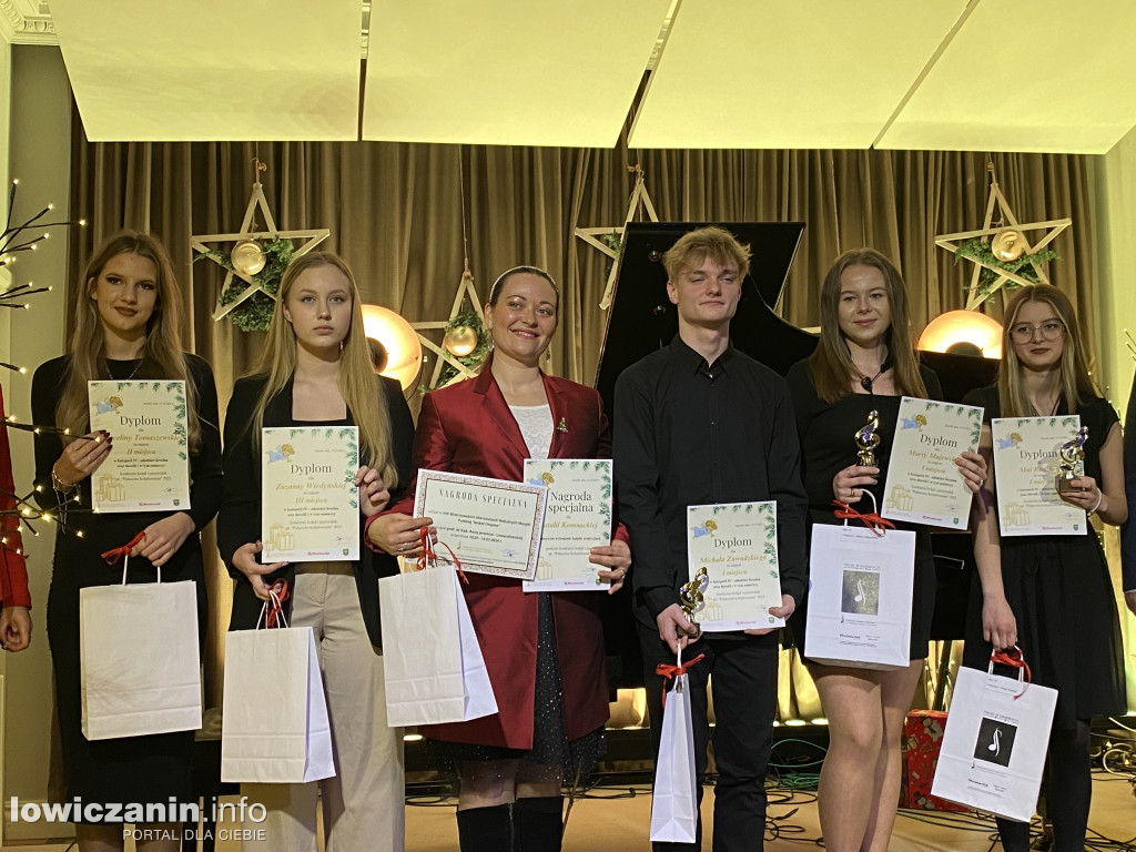 Spotkanie wigilijne w Sannikach i koncert laureatów ,,Pałacowego kolędowania”