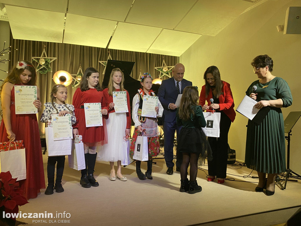 Spotkanie wigilijne w Sannikach i koncert laureatów ,,Pałacowego kolędowania”