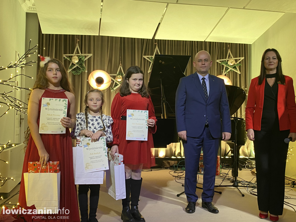 Spotkanie wigilijne w Sannikach i koncert laureatów ,,Pałacowego kolędowania”