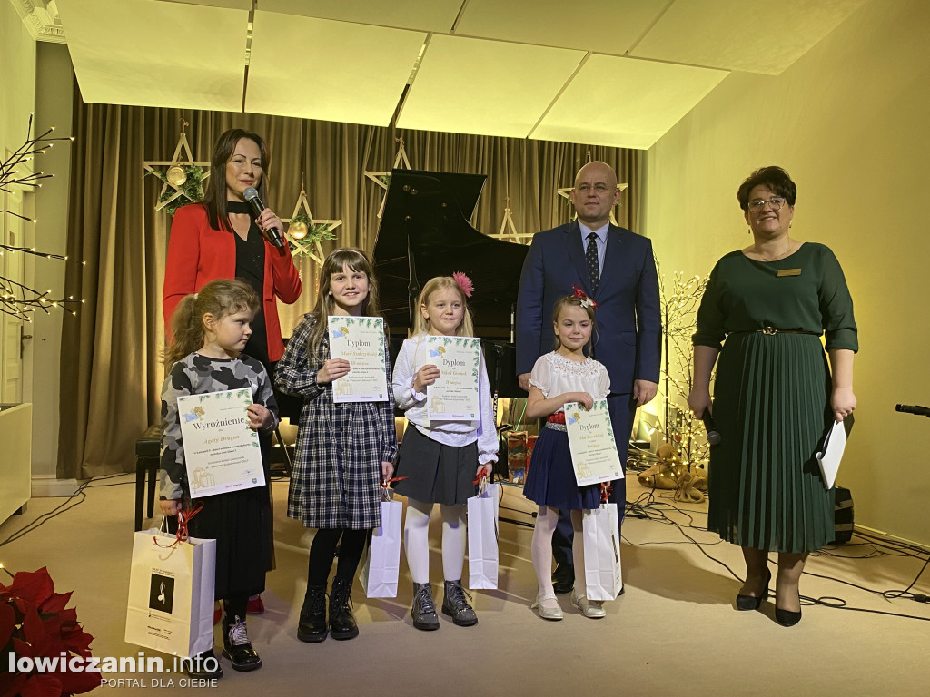 Spotkanie wigilijne w Sannikach i koncert laureatów ,,Pałacowego kolędowania”