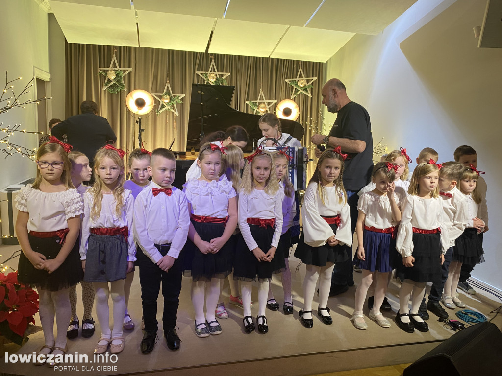 Spotkanie wigilijne w Sannikach i koncert laureatów ,,Pałacowego kolędowania”
