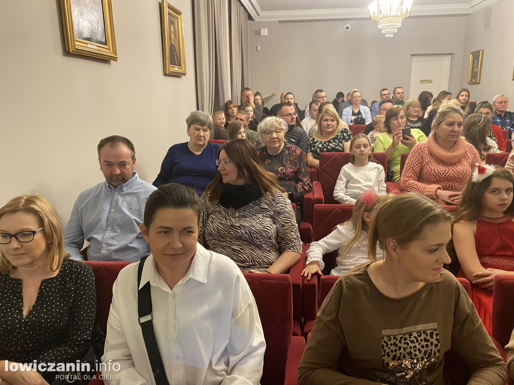 Spotkanie wigilijne w Sannikach i koncert laureatów ,,Pałacowego kolędowania”